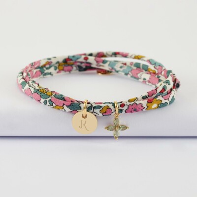 Bracelet 3 tours Liberty personnalisé médaille gravée plaqué or 10 mm et breloque fleur pétales 10 mm