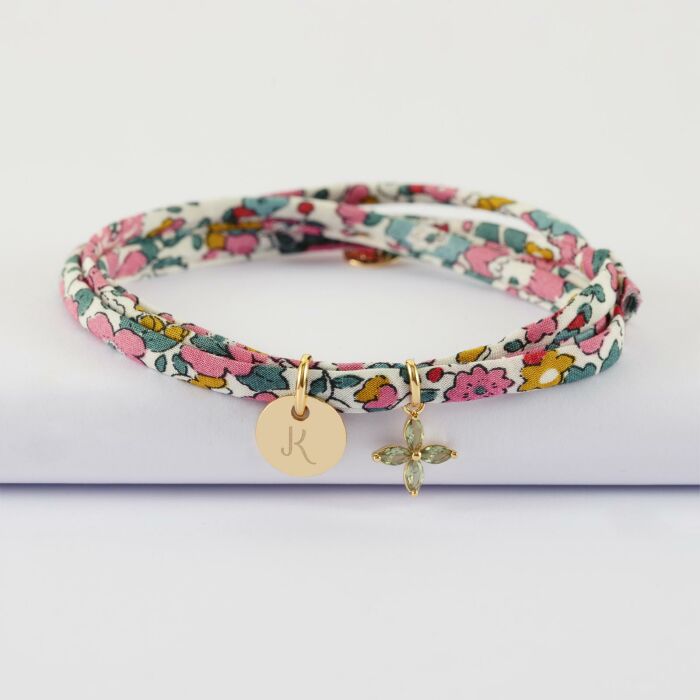 Bracelet 3 tours Liberty personnalisé médaille gravée plaqué or 10 mm et breloque fleur pétales 10 mm