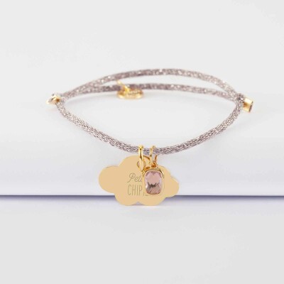 Bracelet enfant personnalisé cordon pailleté médaille gravée plaqué or nuage 20x14 mm et breloque rectangle zircon plaqué or 9 mm - illustration
