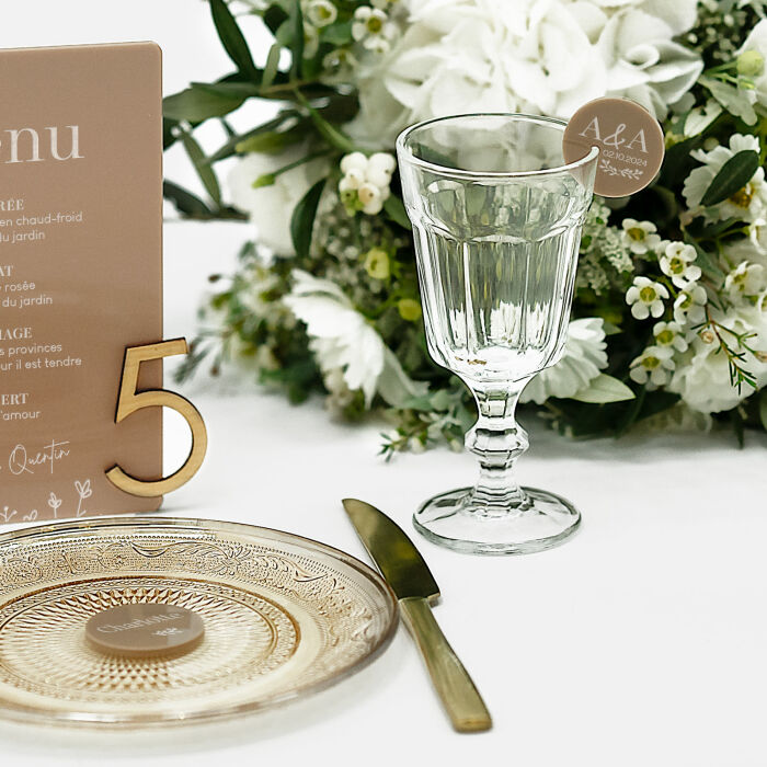 Marque-verre personnalisé initiales mariés acrylique beige 40x40 - Bohème