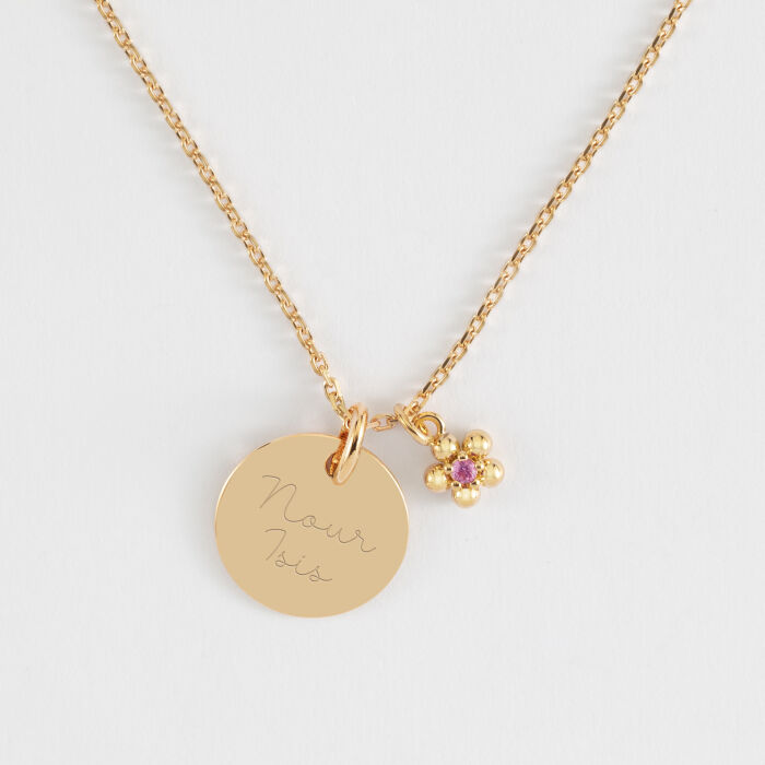 Pendentif personnalisé médaille gravée plaqué or 15 mm et breloque fleur zircon plaqué or 8 mm