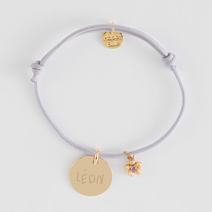 Bracelet enfant personnalisé médaille gravée plaqué or 15 mm et breloque fleur zircon plaqué or 8 mm