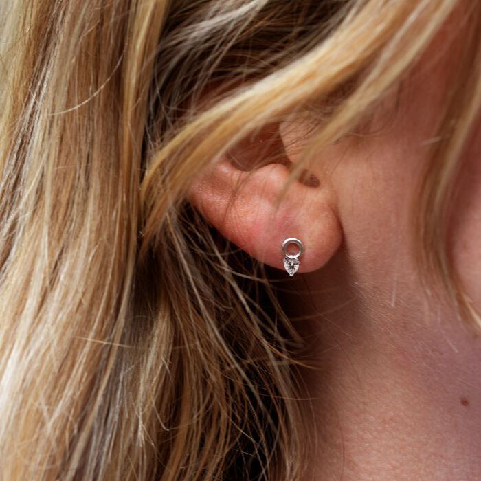 Boucles d'oreilles mini coeur scintillant argent - ambiance