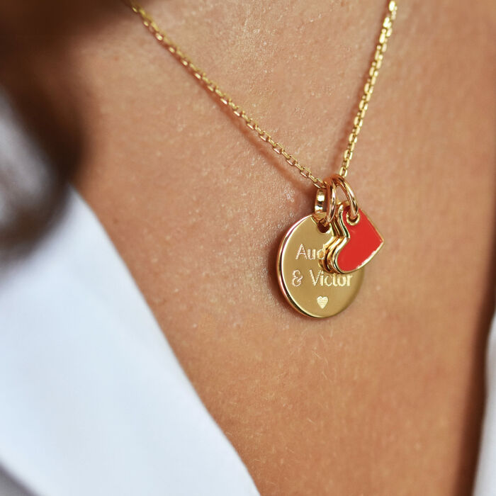 Colgante personalizado medalla grabada baño oro 15 mm y dije corazón esmalte blanco 10 mm