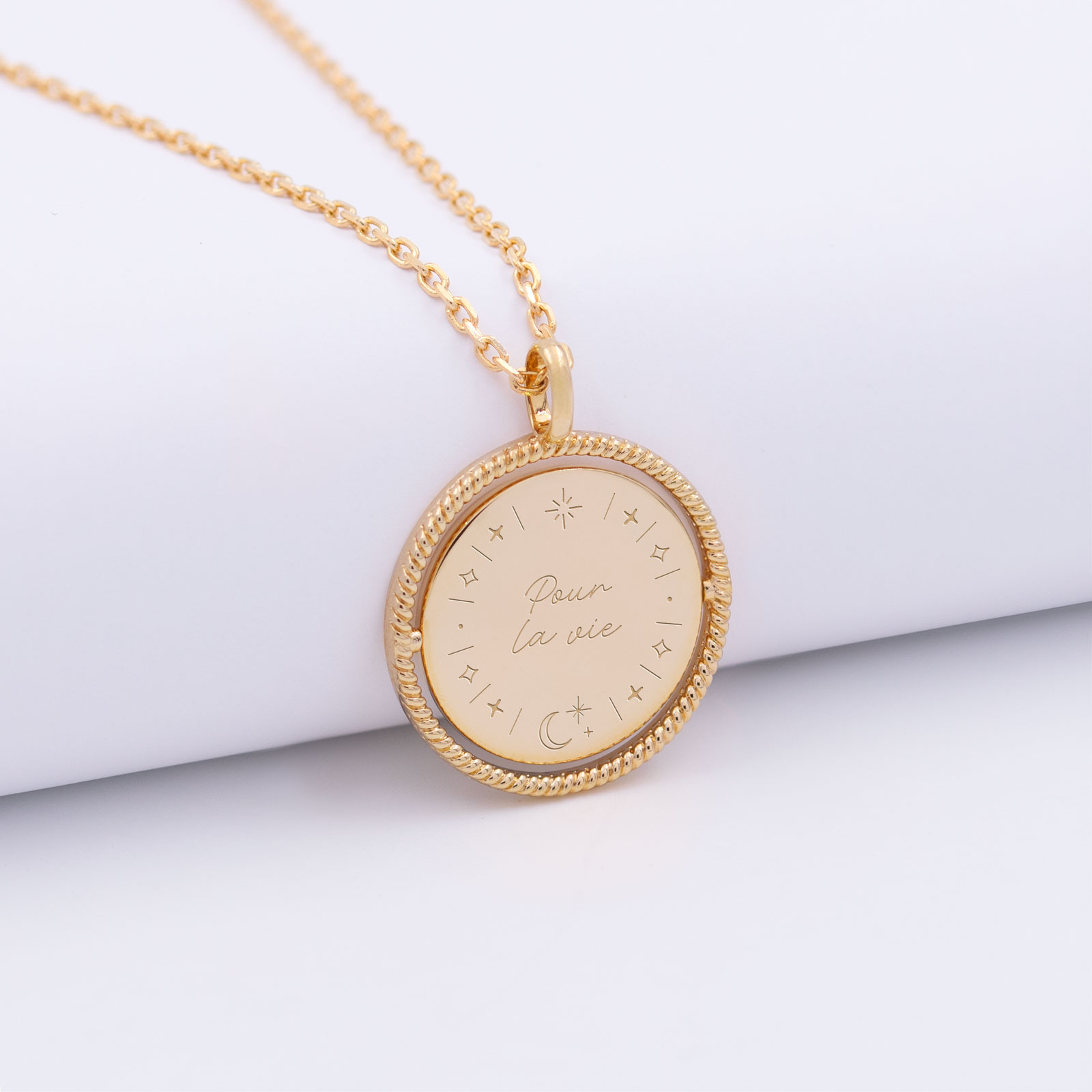 Pendentif plaqué or personnalisé médaille réversible gravée 19 mm et breloque pierre naturelle 8