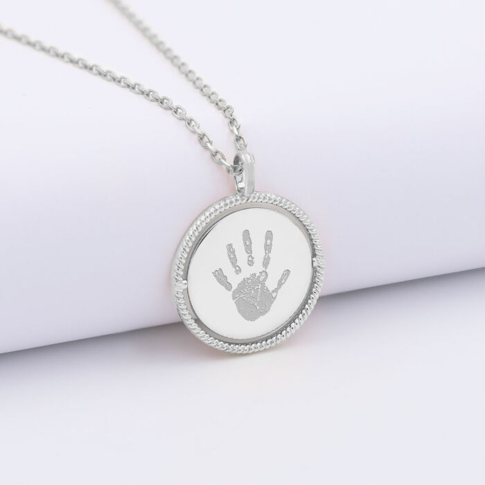 Pendentif enfant personnalisé médaille réversible contour tressé Eternelle gravée argent 18 mm - HappyBulle x Capucine - empreinte
