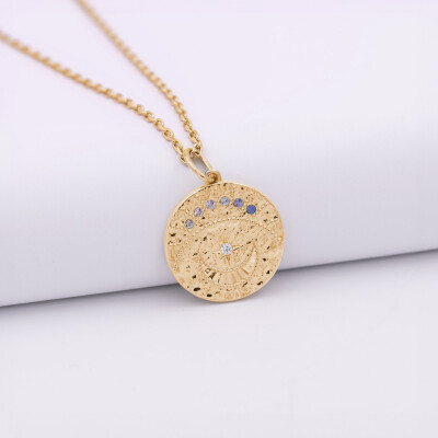 Colgante personalizado medalla Luna con zirconitas crepúsculo grabada bañada en oro 16 mm