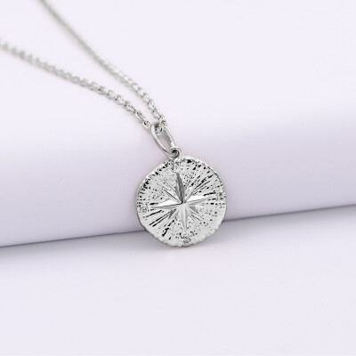 Pendentif personnalisé médaille gravée argent rose des vents texturée 14 mm