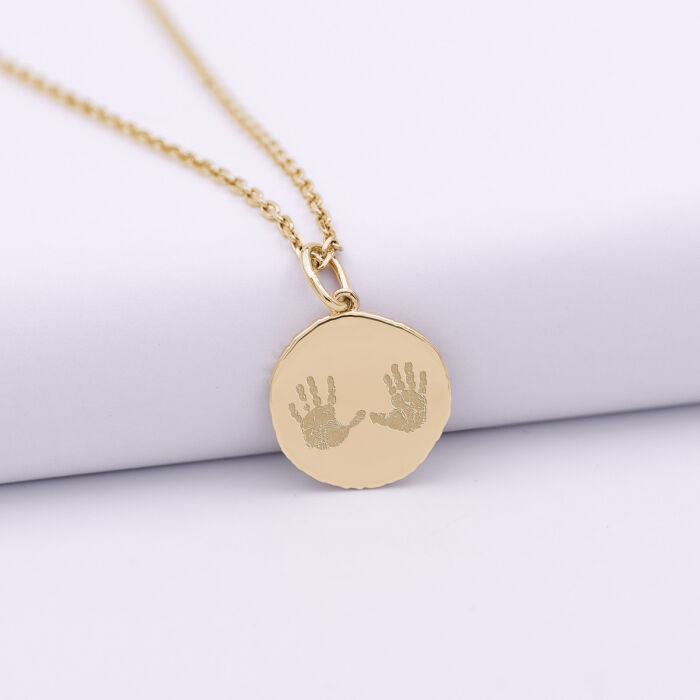 Pendentif enfant personnalisé médaille gravée plaqué or rose des vents texturée 14 mm - empreinte