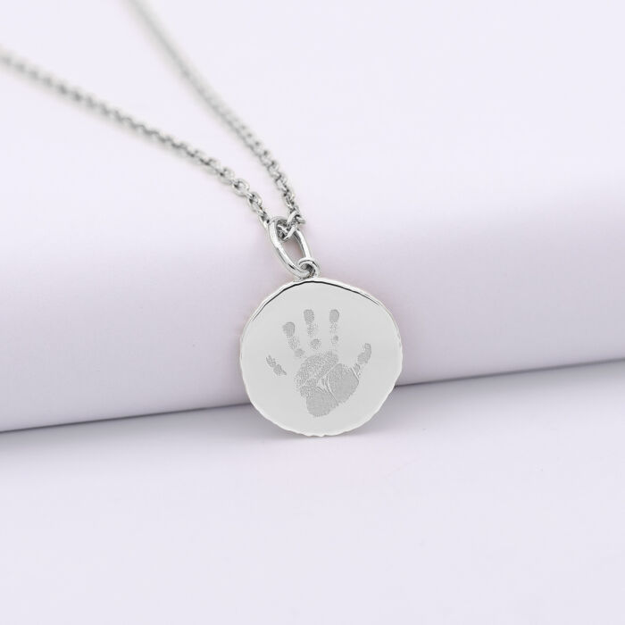 Pendentif enfant personnalisé médaille gravée argent rose des vents texturée 14 mm - empreinte