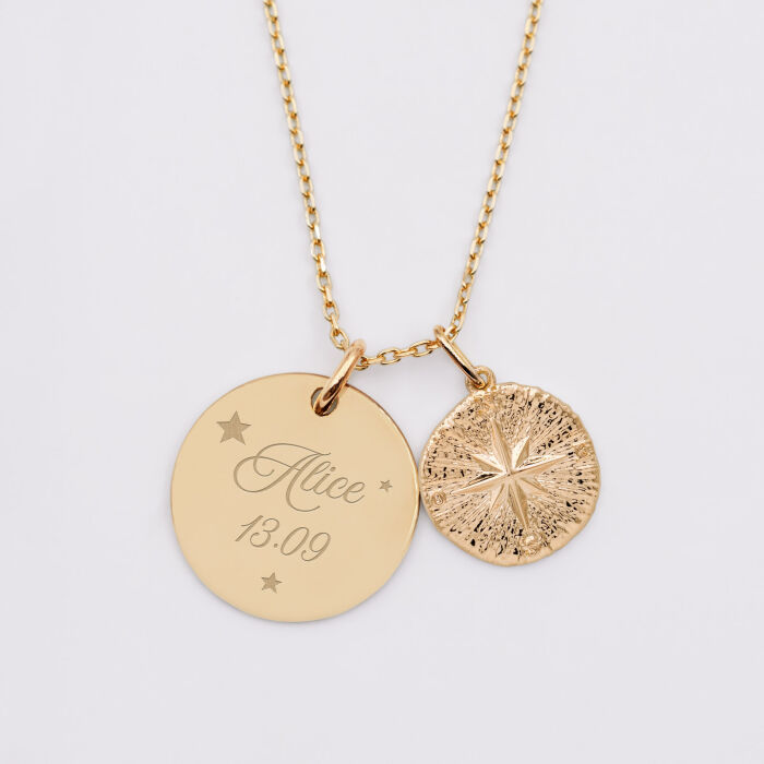Pendentif personnalisé médaille gravée plaqué or 19 mm et breloque rose des vents texturée 14 mm - texte pictogramme