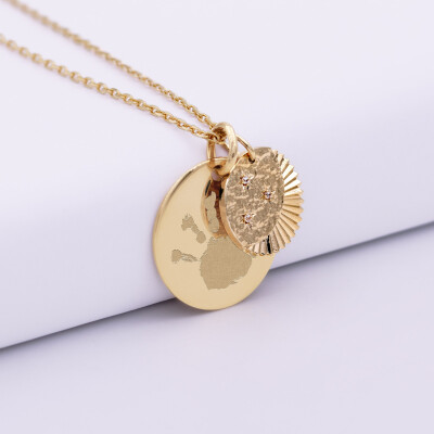 Pendentif personnalisé médaille gravée plaqué or 19 mm et breloque Lune trio zircons 14 mm - empreinte