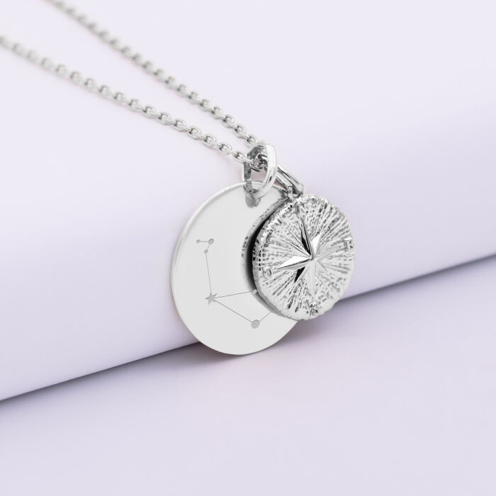 Pendentif personnalisé médaille gravée argent 19 mm et breloque rose des vents texturée 14 mm - illustration