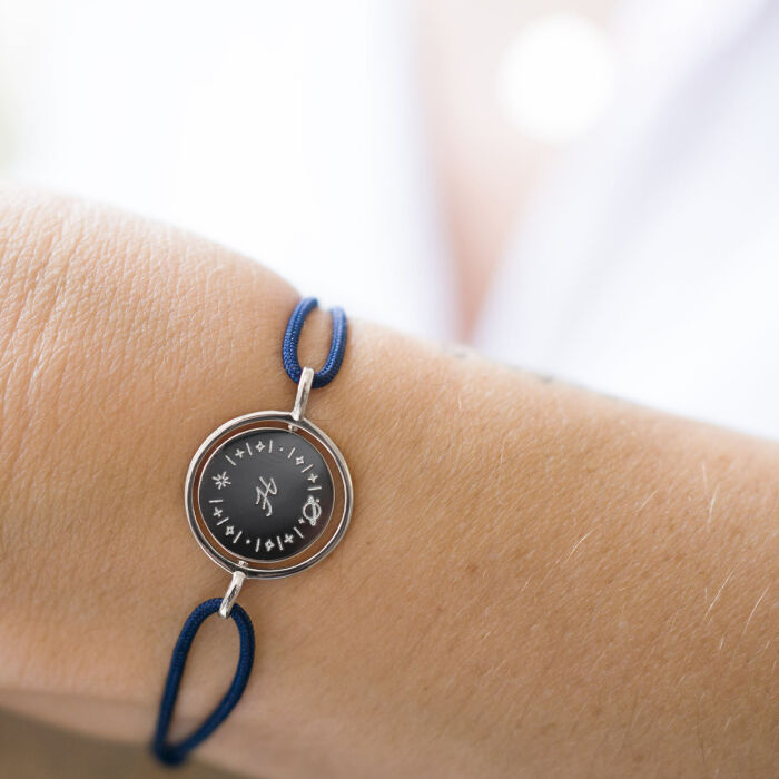 Bracelet personnalisé cordon médaille réversible Eternelle gravée argent 2 trous 16 mm - HappyBulle x Capucine - bracelet porté