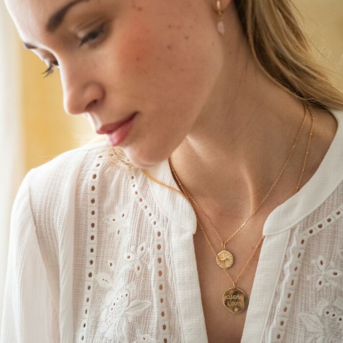 Ciondolo personalizzato medaglietta incisa placcata oro Rosa dei venti rigata 14 mm