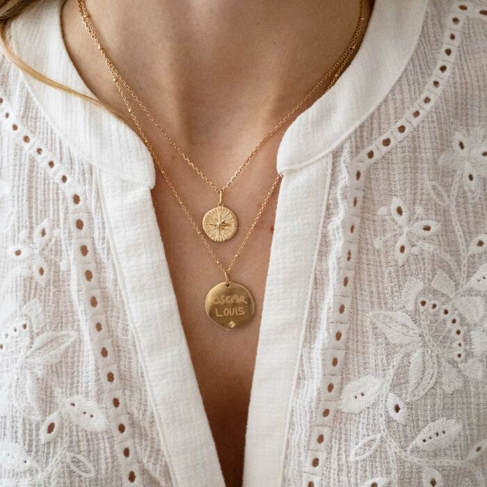 Ciondolo personalizzato medaglietta incisa placcata oro Rosa dei venti rigata 14 mm