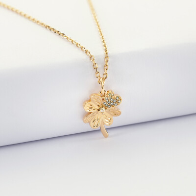 Pendentif plaqué or trèfle scintillant 15 mm