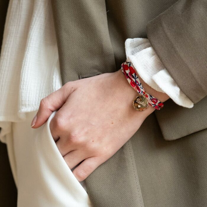 Bracelet 3 tours Liberty personnalisé médaille vintage dentelée gravée plaqué or 17 mm - bijou porté