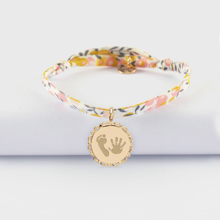 Bracelet enfant Liberty personnalisé médaille vintage dentelée gravée plaqué or 17 mm - empreinte