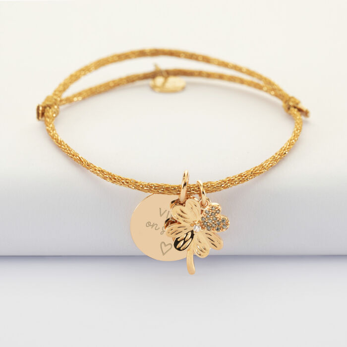 Bracelet personnalisé cordon pailleté médaille gravée plaqué or 15 mm et breloque trèfle scintillant 15 mm - illustration