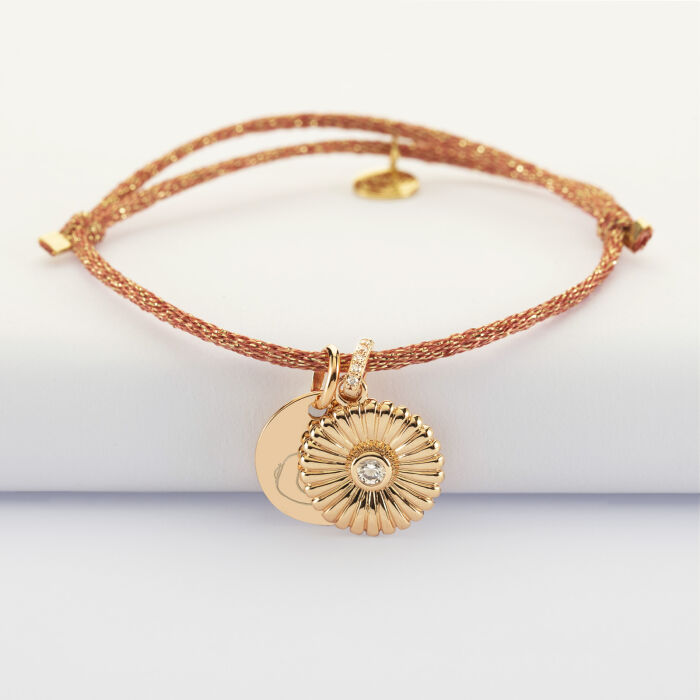 Bracelet personnalisé cordon pailleté médaille gravée plaqué or 15 mm et breloque marguerite scintillant 14 mm - dessin