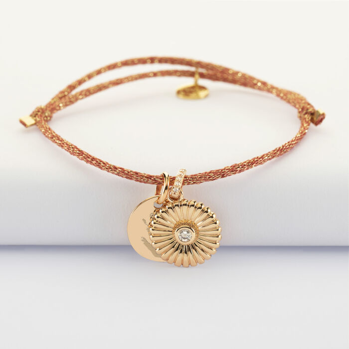 Bracelet personnalisé cordon pailleté médaille gravée plaqué or 15 mm et breloque marguerite scintillant 14 mm - empreinte