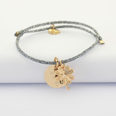 Bracelet enfant personnalisé cordon pailleté médaille gravée plaqué or 15 mm et breloque trèfle scintillant 15 mm - texte + picto
