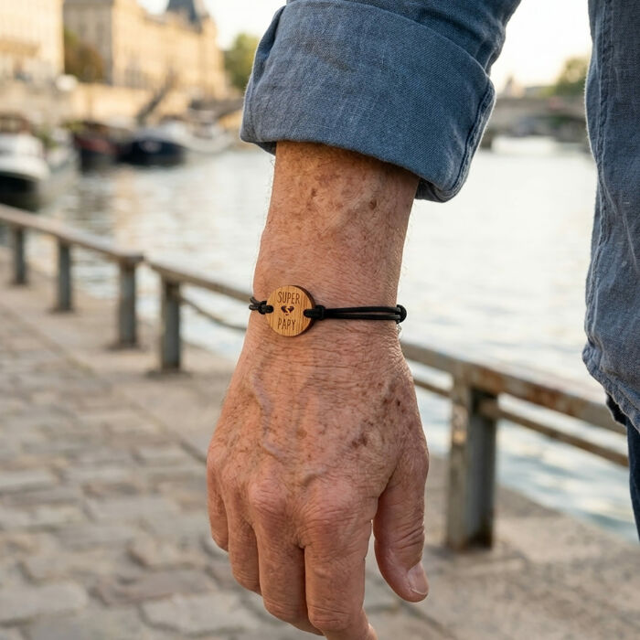 Bracelet homme médaille gravée bois ronde 21 mm - Edition spéciale "Super Papy"