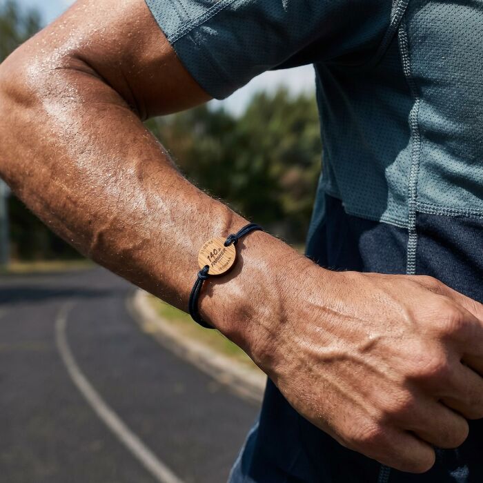 Bracelet homme personnalisé médaille gravée bois ronde 21 mm - Edition spéciale "Finisher running et triathlon"