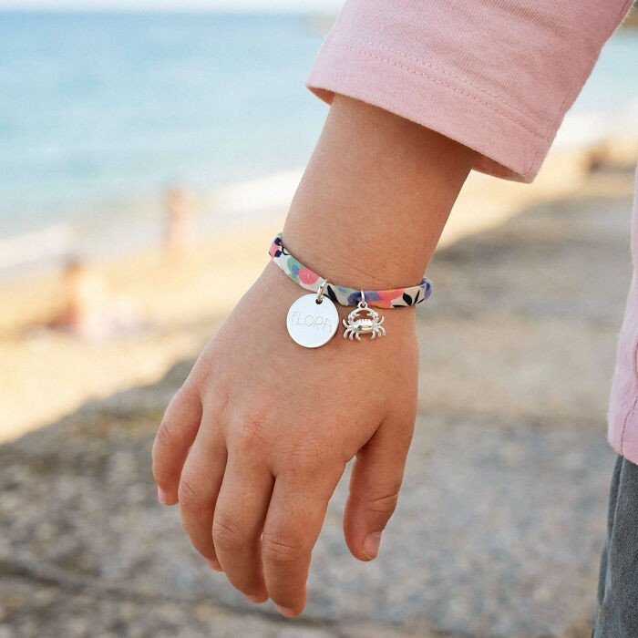 Pulsera infantil Liberty personalizada medalla grabada plata 15 mm y charm(s) summer - a componer