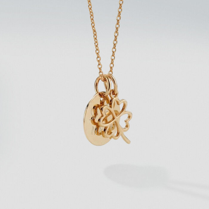 Pendentif personnalisé médaille gravée plaqué or 15 mm et breloque trèfle ajouré 15 mm - Ecrit
