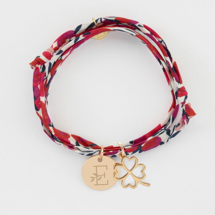 Bracelet 3 tours Liberty personnalisé médaille gravée plaqué or 15 mm et breloque trèfle ajouré 15 mm - illustration