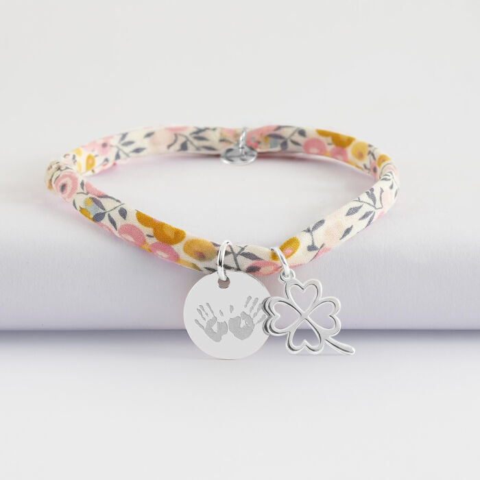 Bracelet enfant Liberty personnalisé médaille gravée argent 15 mm et breloque trèfle ajouré 15 mm - empreintes