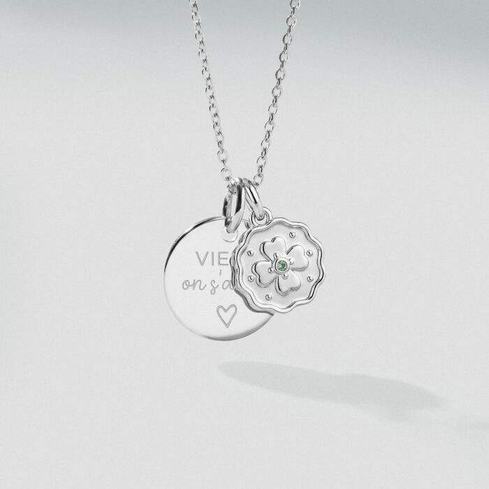 Pendentif personnalisé médaille gravée argent 15 mm et breloque trèfle mini zircon vert 10 mm - illustration