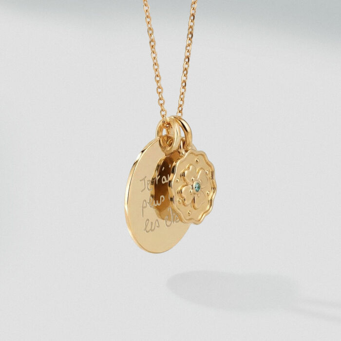 Pendentif personnalisé médaille gravée plaqué or 19 mm et breloque trèfle mini zircon vert 10 mm - écrit