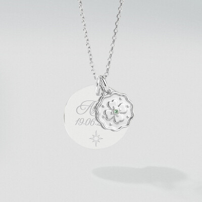 Pendentif personnalisé médaille gravée argent 19 mm et breloque trèfle mini zircon vert 10 mm - texte pictogramme