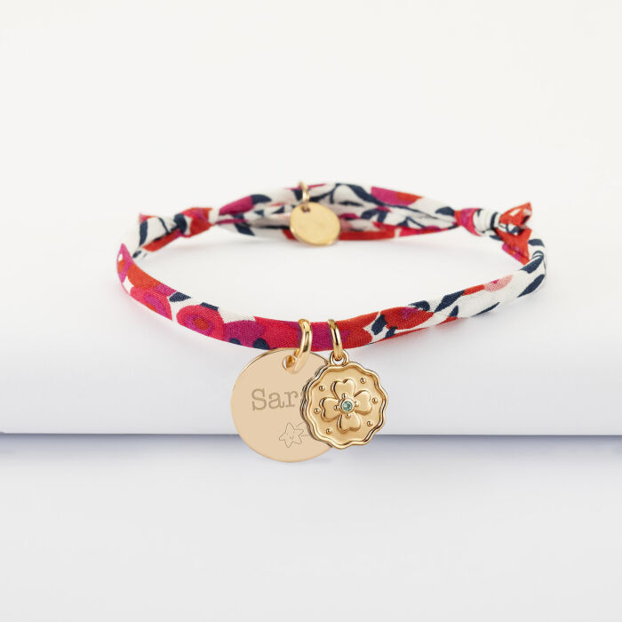 Bracelet enfant Liberty personnalisé médaille gravée plaqué or 15 mm et breloque trèfle mini zircon vert 10 mm - texte pictogramme