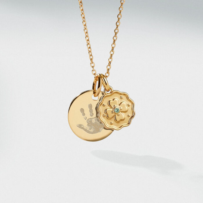 Pendentif enfant personnalisé médaille gravée plaqué or 15 mm et breloque trèfle mini zircon vert 10 mm - empreinte