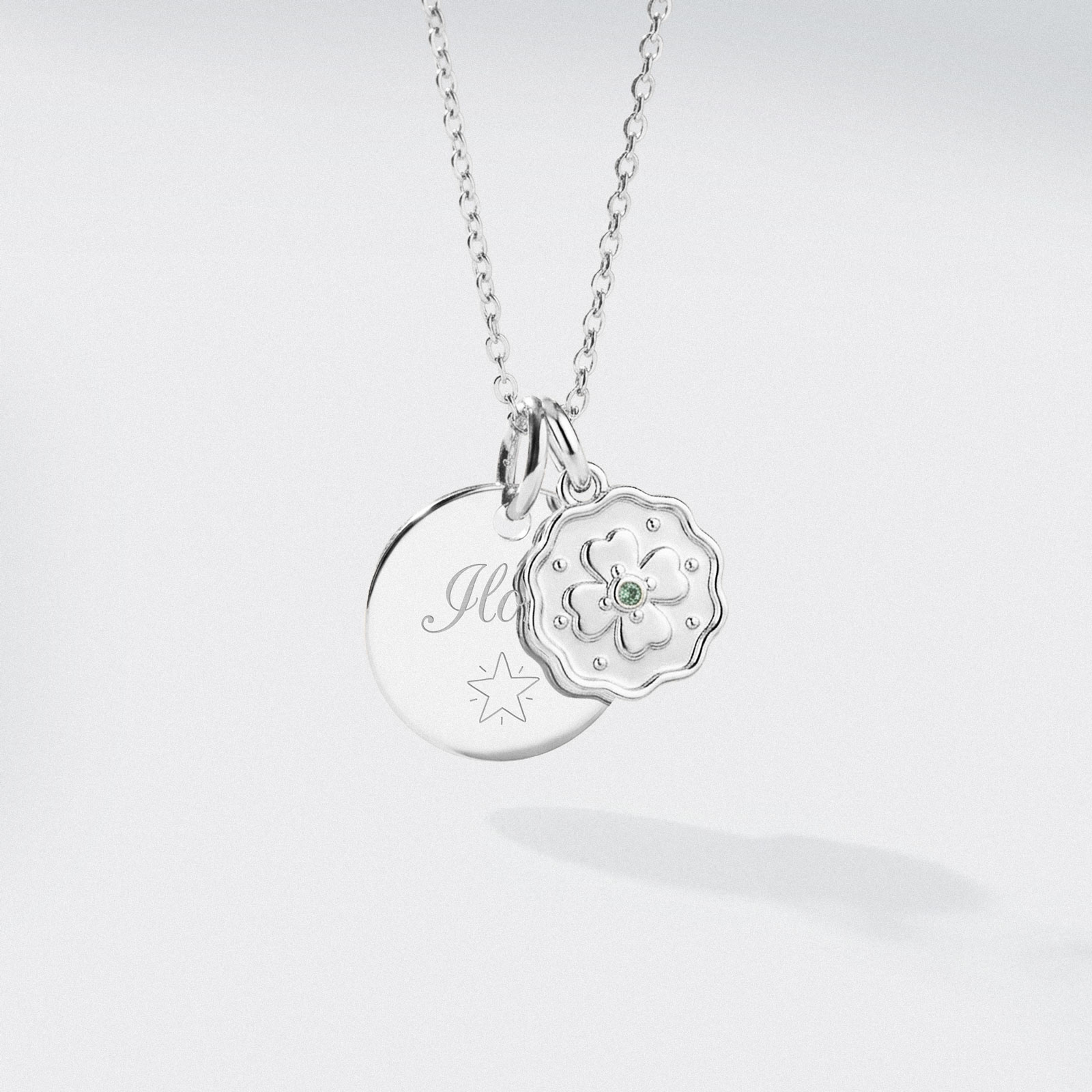 Pendentif enfant personnalisé médaille gravée argent 15 mm et breloque trèfle mini zircon vert 10 mm