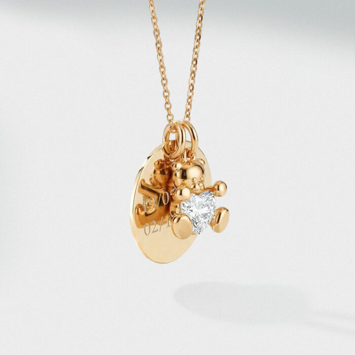 Pendentif personnalisé médaille gravée plaqué or 19 mm et breloque ourson coeur zircon 11 mm - dates