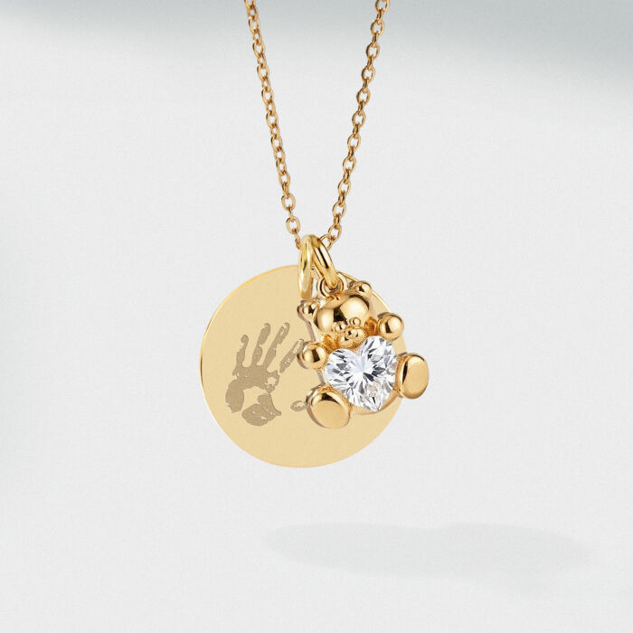 Pendentif personnalisé médaille gravée plaqué or 19 mm et breloque ourson coeur zircon 11 mm - empreintes
