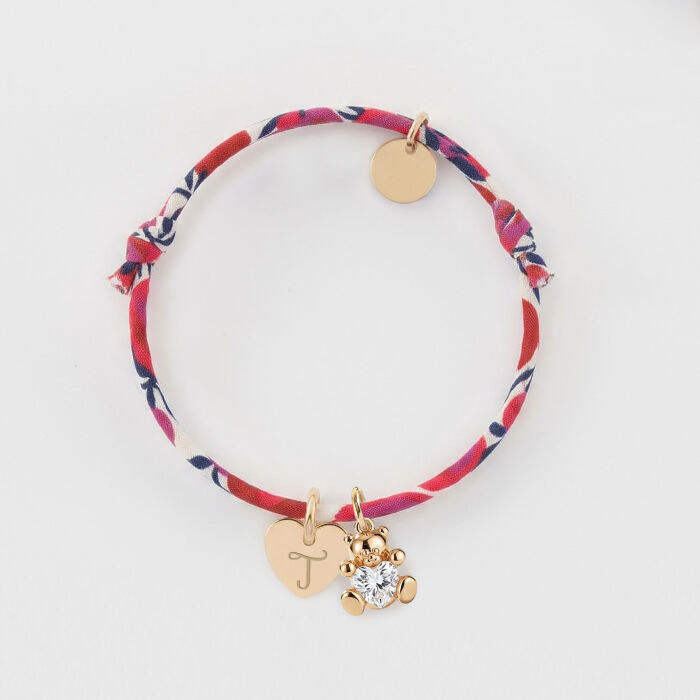 Bracelet enfant personnalisé Liberty médaille initiale gravée plaqué or coeur 10 mm et breloque ourson coeur zircon 11 mm - T
