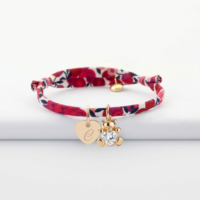Bracelet enfant personnalisé Liberty médaille initiale gravée plaqué or coeur 10 mm et breloque ourson coeur zircon 11 mm - C