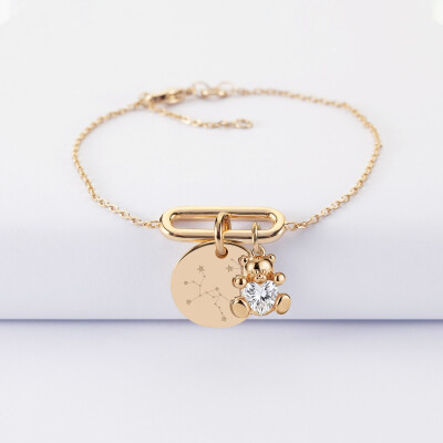 Bracelet chaîne ovale ouvert personnalisé médaille gravée plaqué or 15 mm et breloque ourson coeur zircon 11 mm - illustration