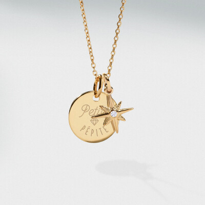 Pendentif enfant personnalisé médaille gravée plaqué or 15 mm et breloque étoile du Nord plaqué or 11 mm - illustration