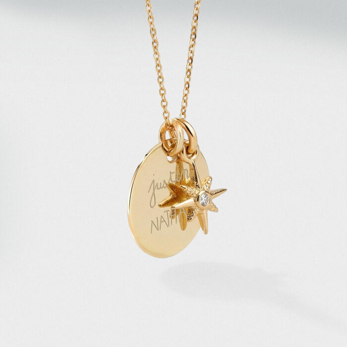 Pendentif personnalisé médaille gravée plaqué or 19 mm et breloque étoile du Nord plaqué or 11 mm - écrit