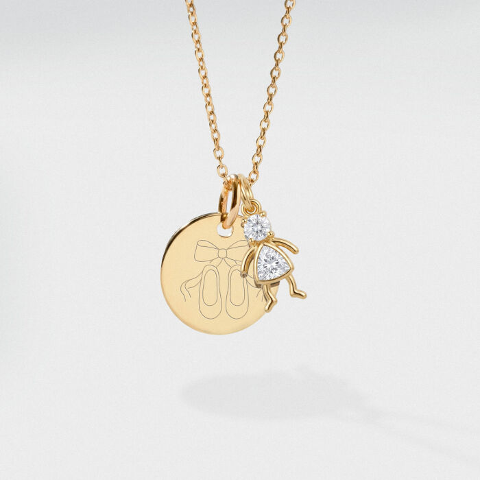 Pendentif enfant personnalisé médaille gravée plaqué or 15 mm et breloque silhouette scintillante - illustration