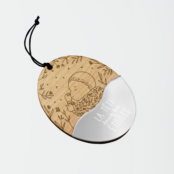 Boule de Noël personnalisée Bébé bois gravé - HappyBulle x MyLovelyThing - illustration