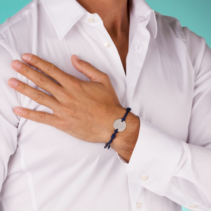 Bracelet homme personnalisé cordon doublé médaille gravée argent 2 trous 20 mm porté