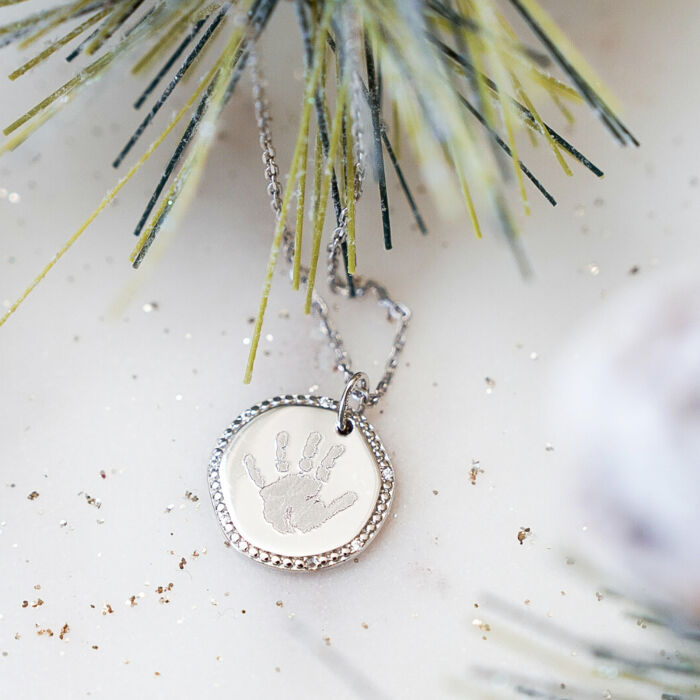 Ciondolo personalizzato medaglietta contorno scintillante incisa argento 16 mm